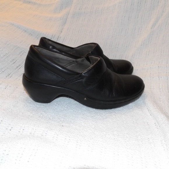 easy spirit clogs mules